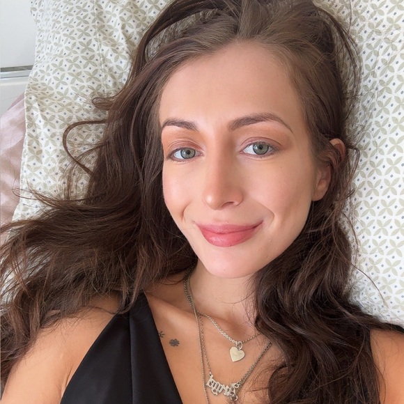 Meet your Posher, Emilia - Picture 1 of 1